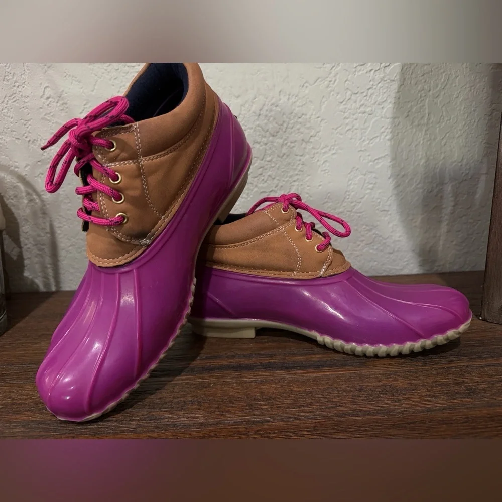 Tommy Hilfiger womens bohemain  Pink and Tan Women's Waterproof Duck Shoes Sz 10
